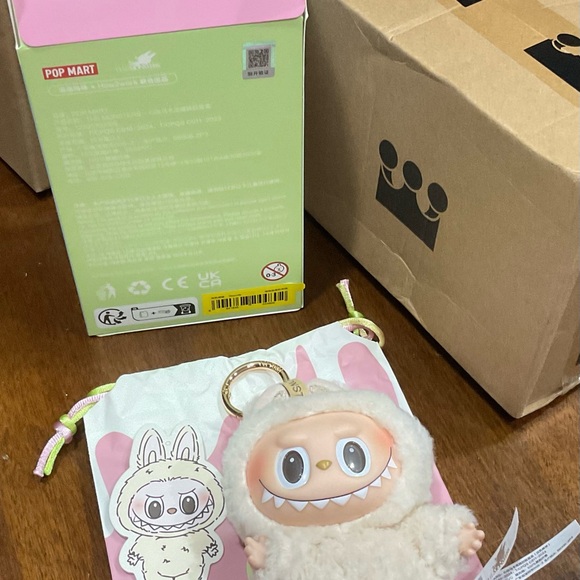 Exciting Macaron Labubu - Soymilk - Picture 7 of 7